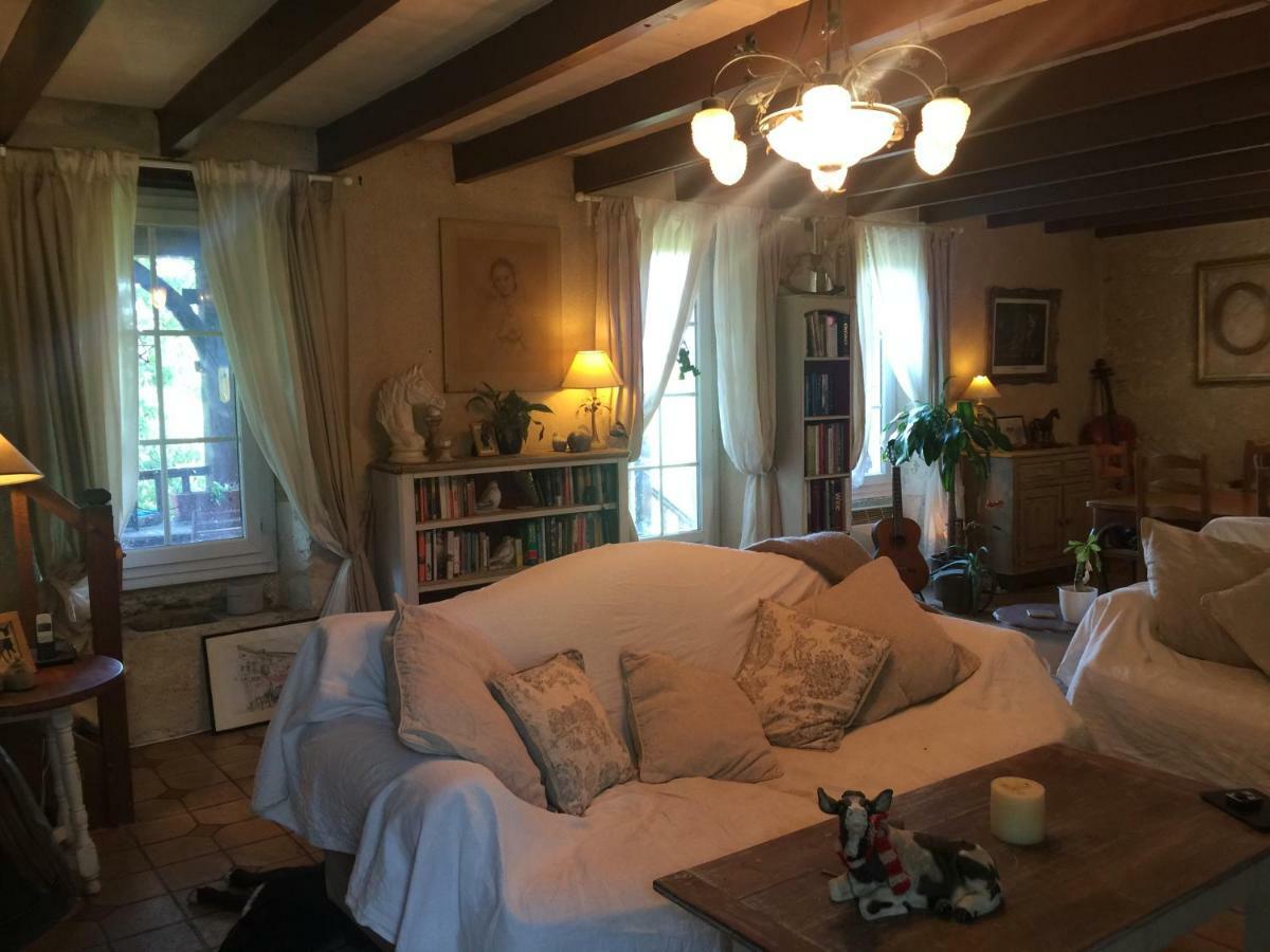 Bed and Breakfast Le Peyrail Les Lèves-et-Thoumeyragues Exteriér fotografie